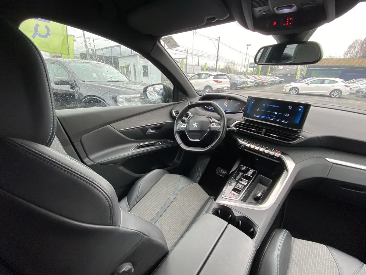 Peugeot 5008 1.5 Allure Pack Bluehdi 130 4x2 Eat8 5p año 2024