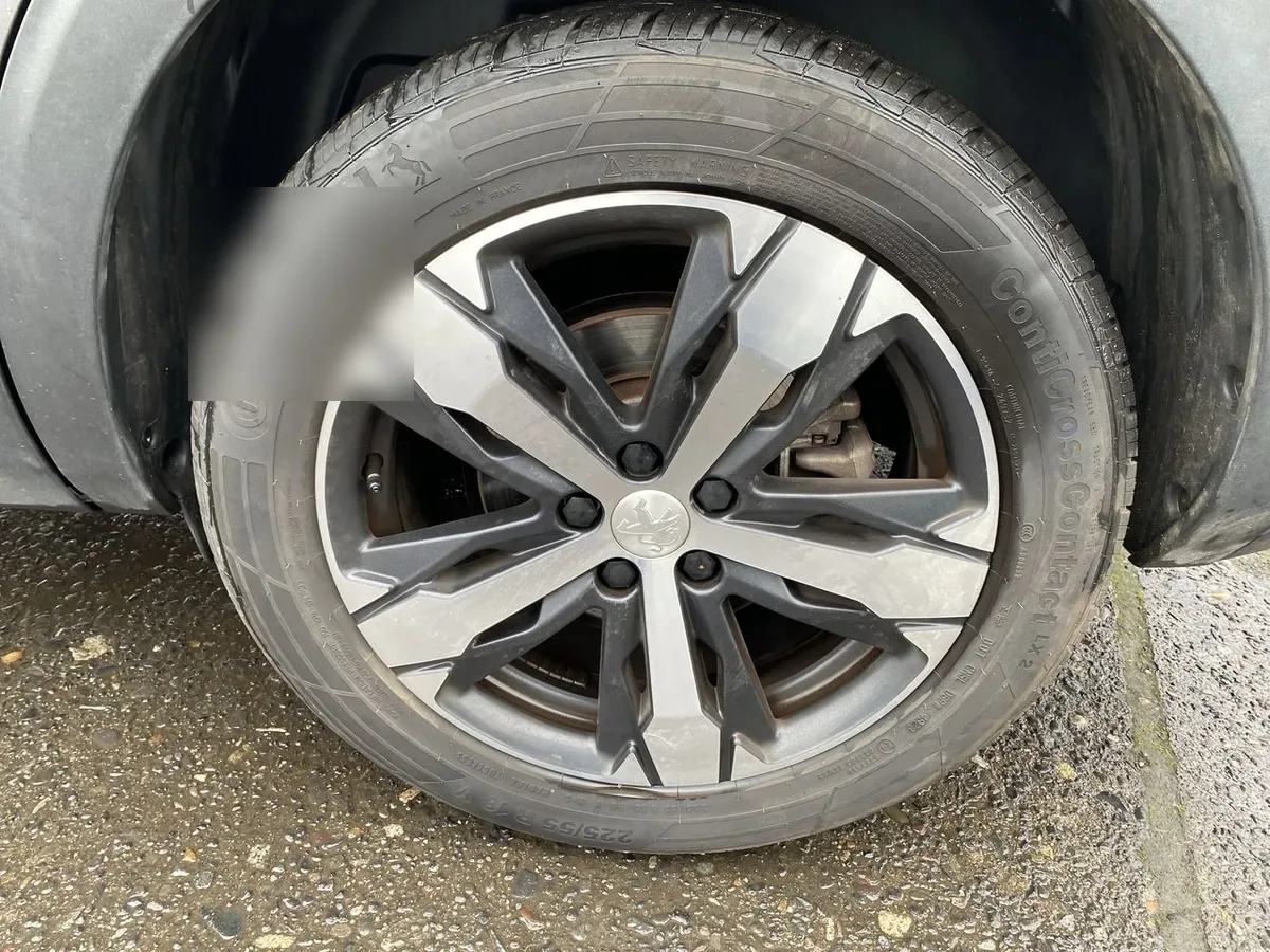 Peugeot 5008 1.5 Allure Pack Bluehdi 130 4x2 Eat8 5p año 2024