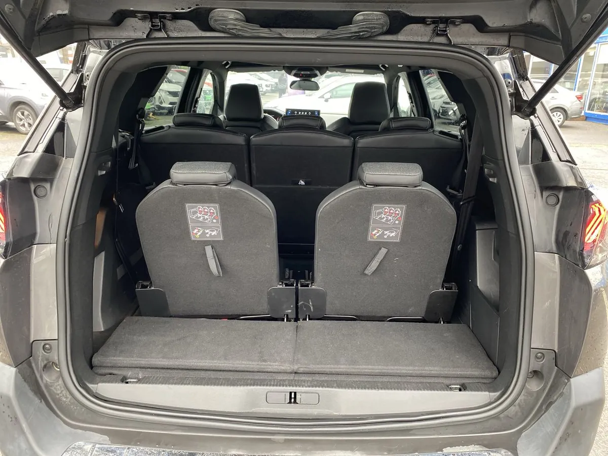 Peugeot 5008 1.5 Allure Pack Bluehdi 130 4x2 Eat8 5p año 2024
