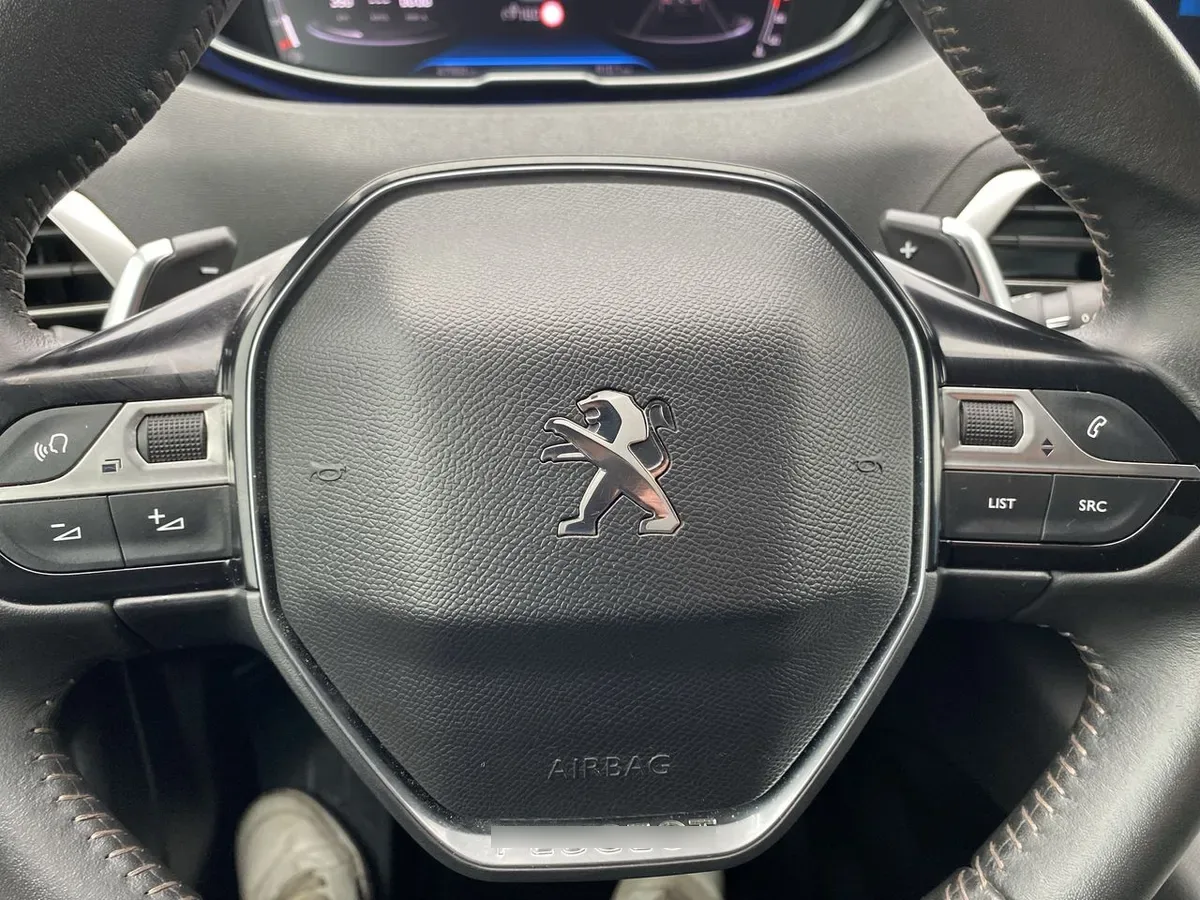 Peugeot 5008 1.5 Allure Pack Bluehdi 130 4x2 Eat8 5p año 2024