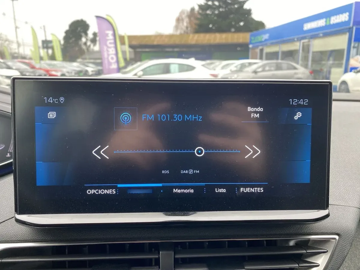 Peugeot 5008 1.5 Allure Pack Bluehdi 130 4x2 Eat8 5p año 2024