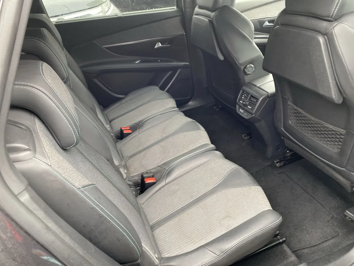 Peugeot 5008 1.5 Allure Pack Bluehdi 130 4x2 Eat8 5p año 2024