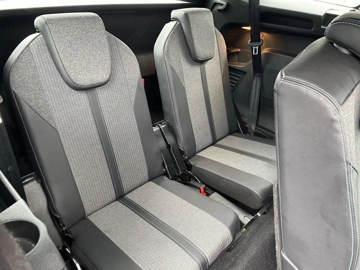 Peugeot 5008 1.5 Allure Pack Bluehdi 130 4x2 Eat8 5p año 2024