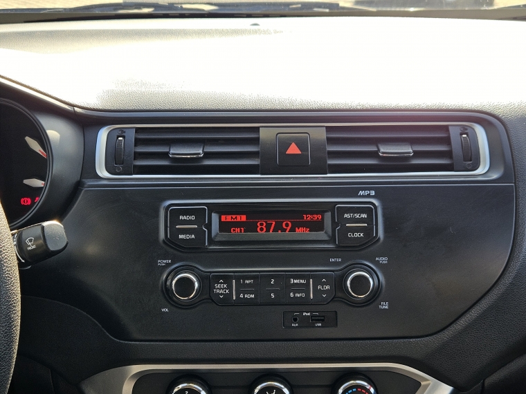 Kia Rio 4 Ex Mt 1.4 año 2015