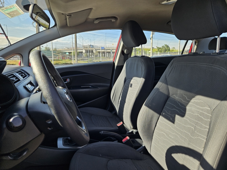 Kia Rio 4 Ex Mt 1.4 año 2015