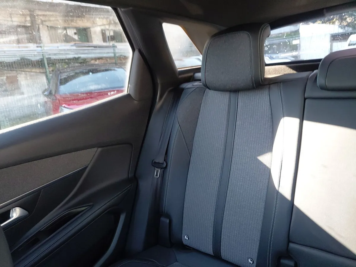 Peugeot 3008 1.5 Allure Pack Bluehdi 130 4x2 Eat8 5p año 2024