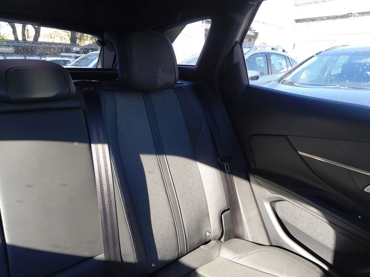Peugeot 3008 1.5 Allure Pack Bluehdi 130 4x2 Eat8 5p año 2024