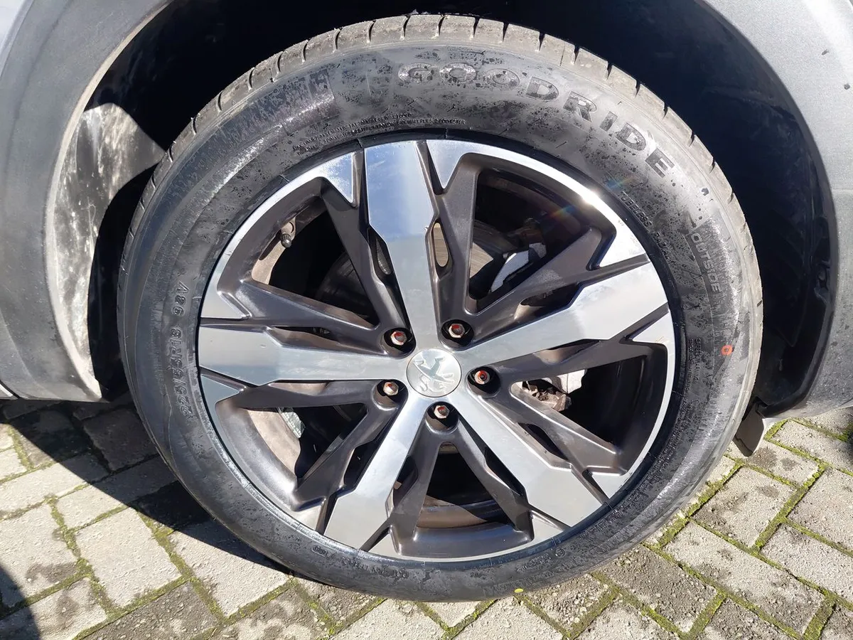 Peugeot 3008 1.5 Allure Pack Bluehdi 130 4x2 Eat8 5p año 2024