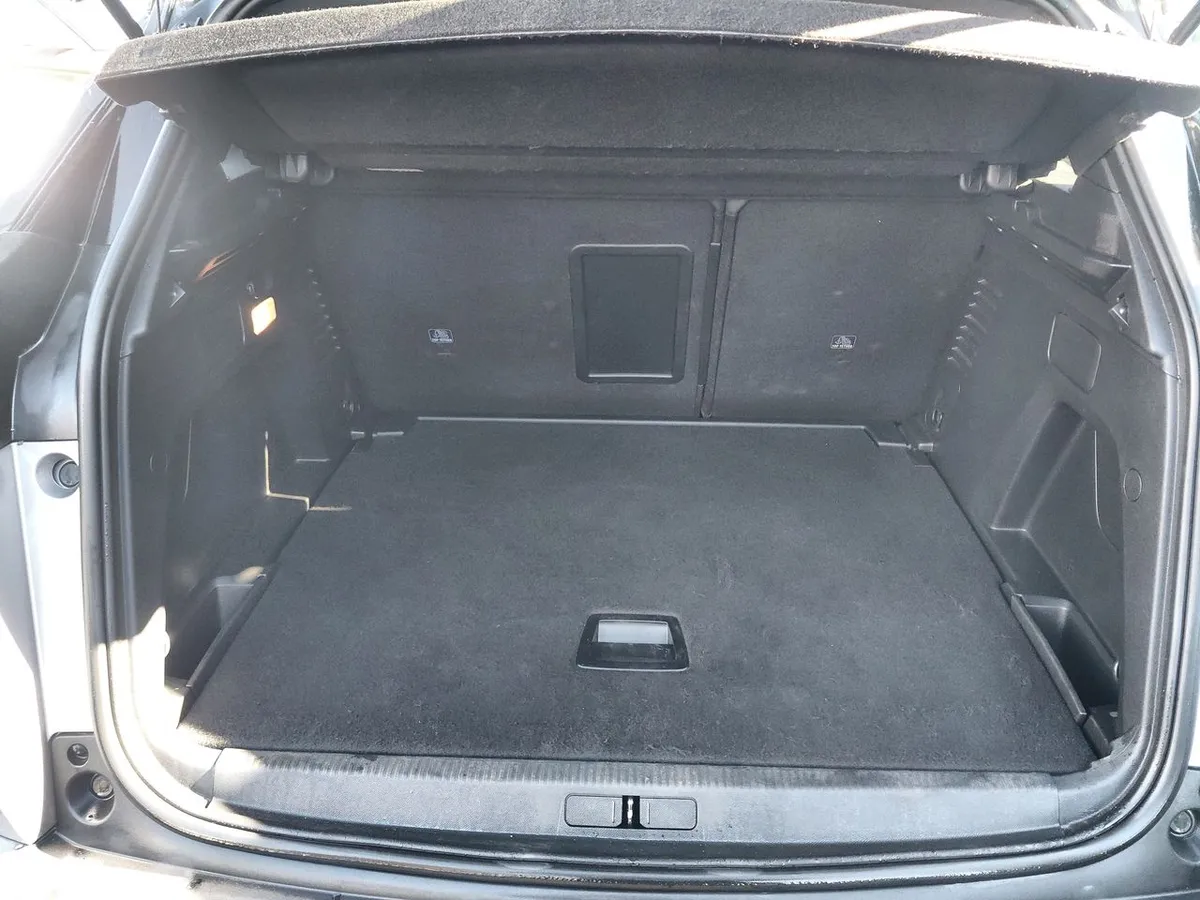 Peugeot 3008 1.5 Allure Pack Bluehdi 130 4x2 Eat8 5p año 2024