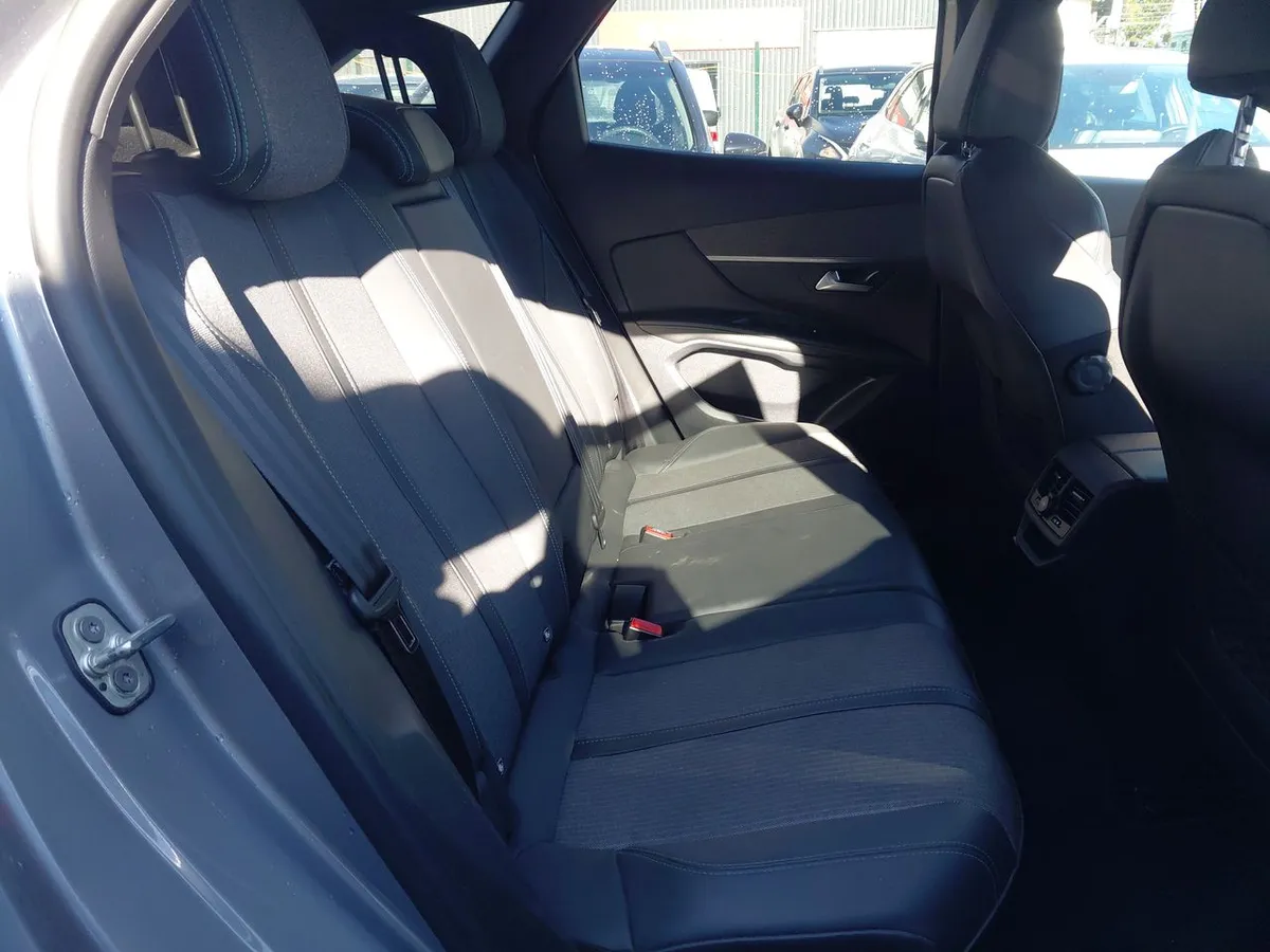 Peugeot 3008 1.5 Allure Pack Bluehdi 130 4x2 Eat8 5p año 2024