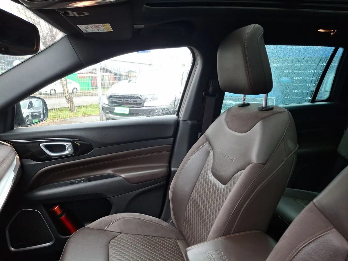 Jeep Commander 2.0t Overland Td380 Dies 4x4 9at 5p año 2023