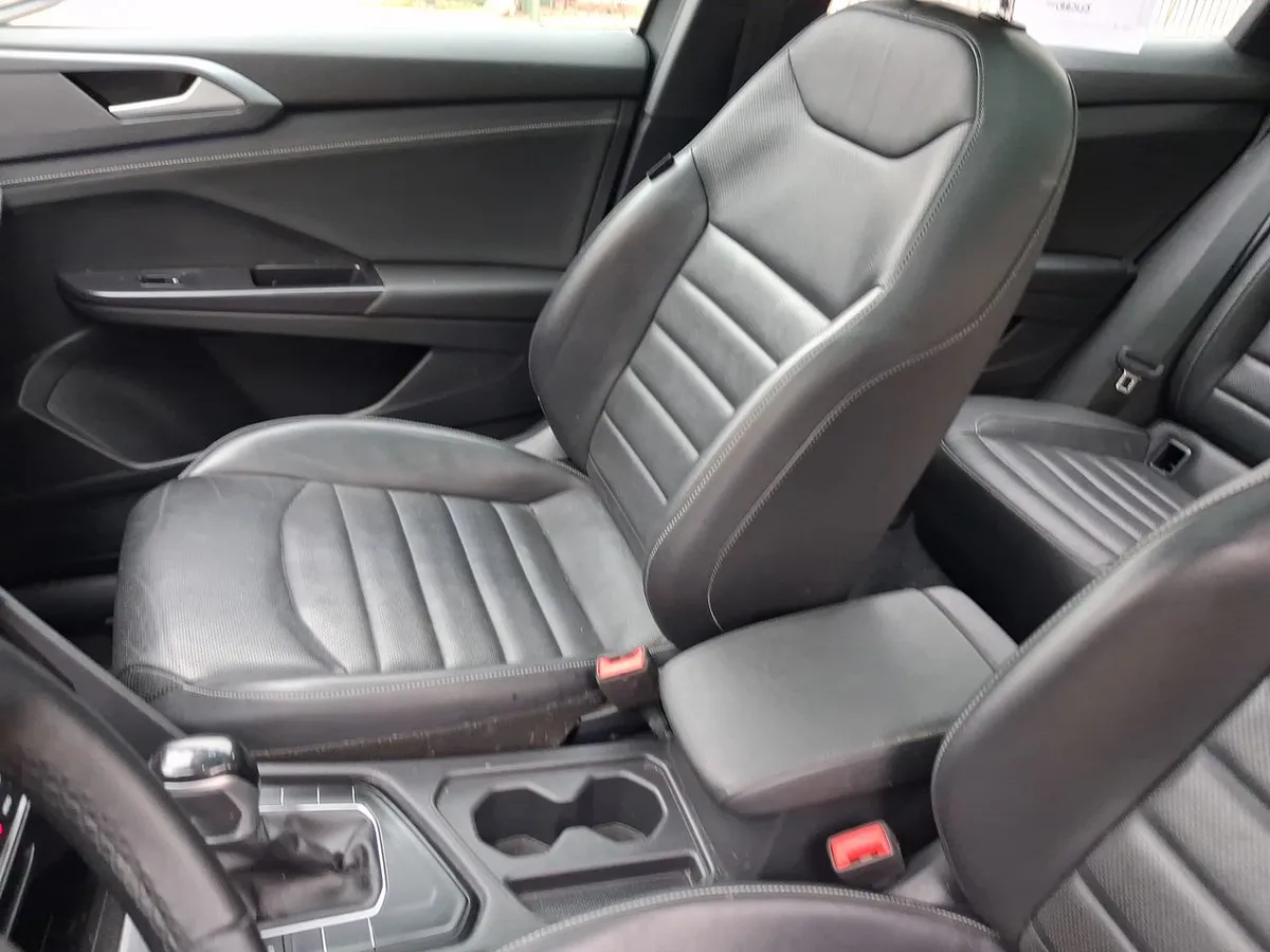 Volkswagen Taos 1.4 Tsi Highline 4x2 At 5p año 2025