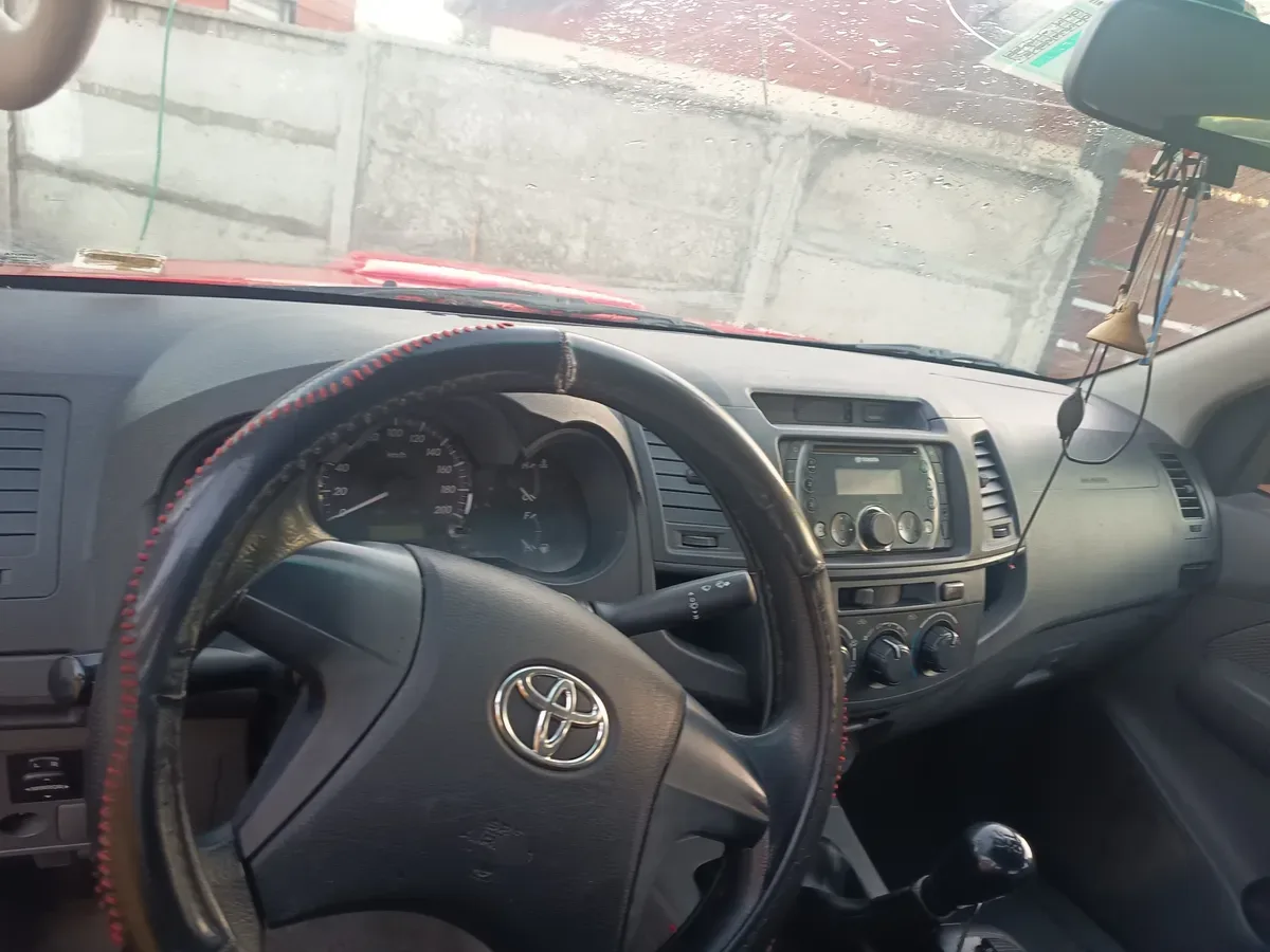 TOYOTA HILUX 2.5 Gps Mt 4x2 Diesel año 2015