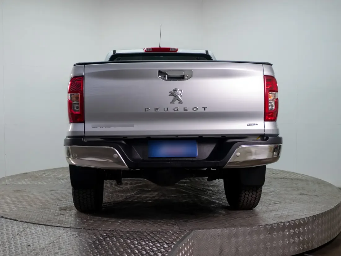 Peugeot Landtrek Landtrek 2.2 Active Bluehdi Diesel 4x4 180hp At 4p año 2025