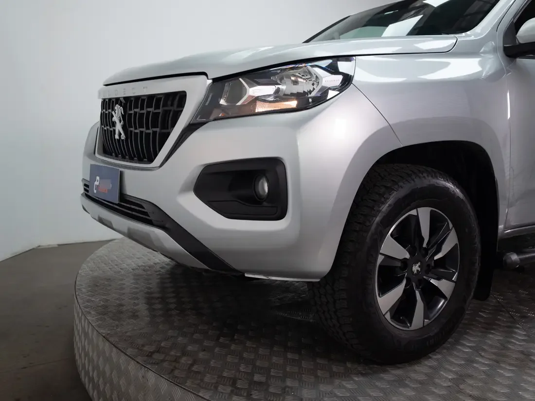 Peugeot Landtrek Landtrek 2.2 Active Bluehdi Diesel 4x4 180hp At 4p año 2025