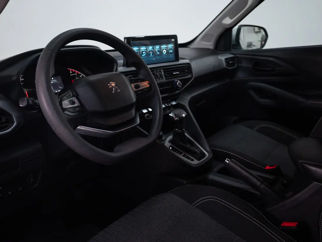 Peugeot Landtrek Landtrek 2.2 Active Bluehdi Diesel 4x4 180hp At 4p año 2025