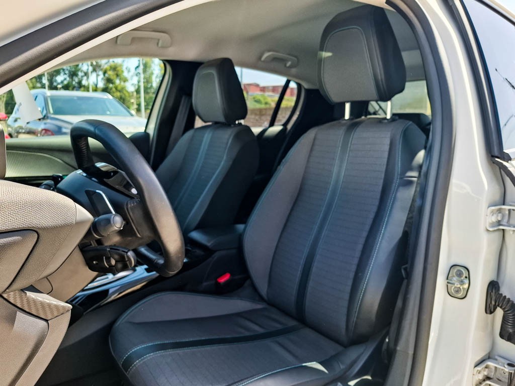 Peugeot 208 Allure año 2023