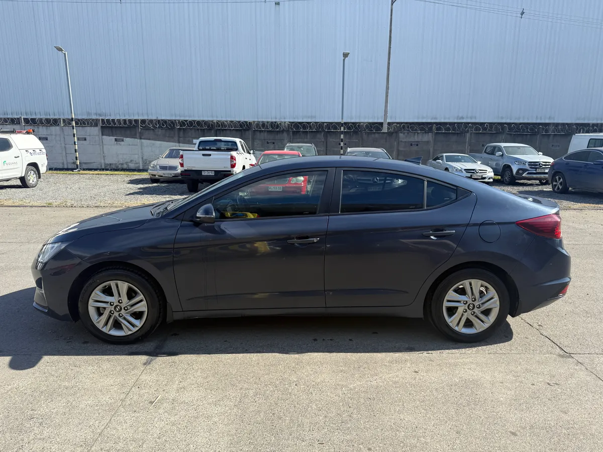 Hyundai Elantra 1.6 Premium Fl Mt año 2020