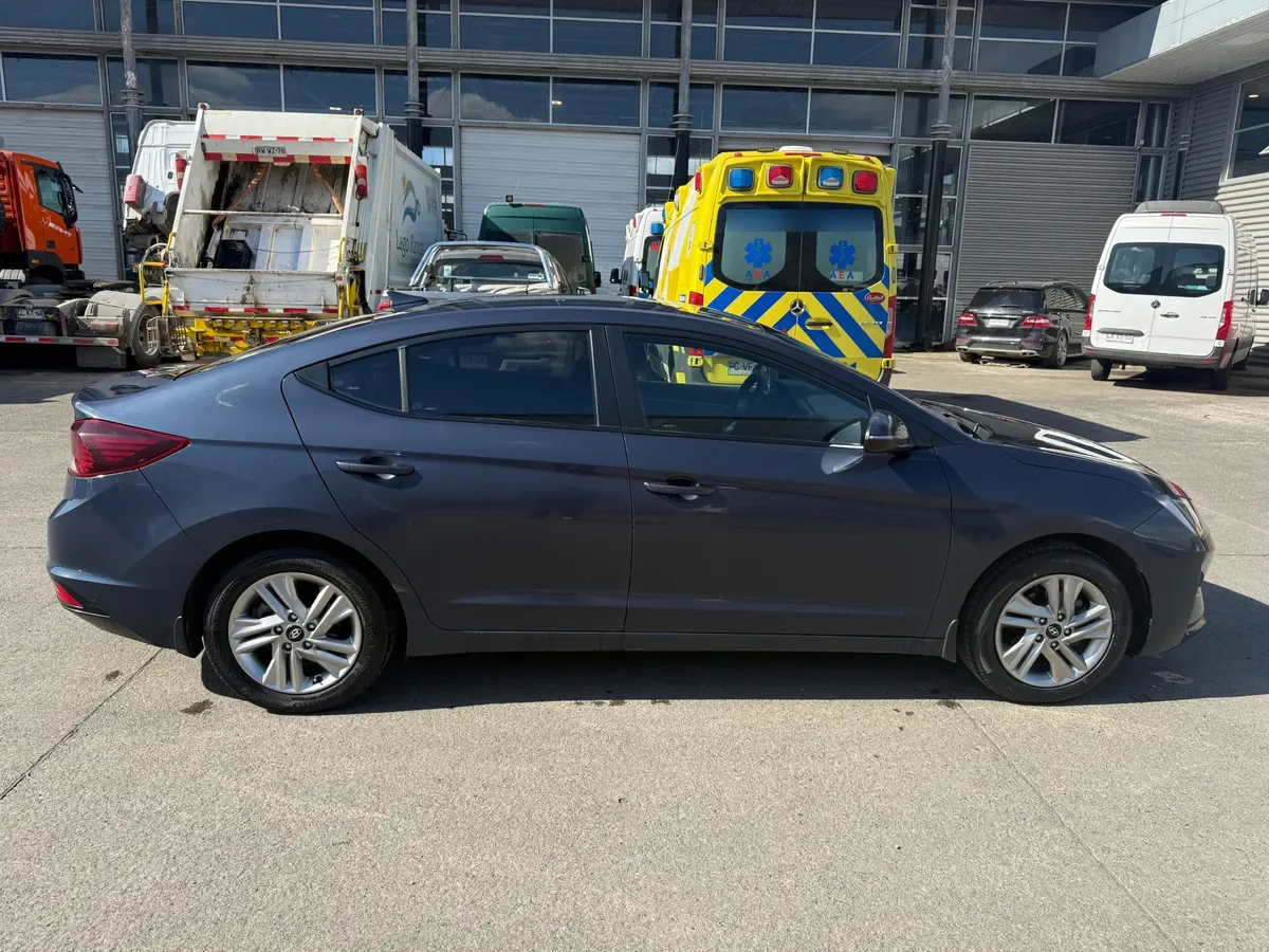 Hyundai Elantra 1.6 Premium Fl Mt año 2020