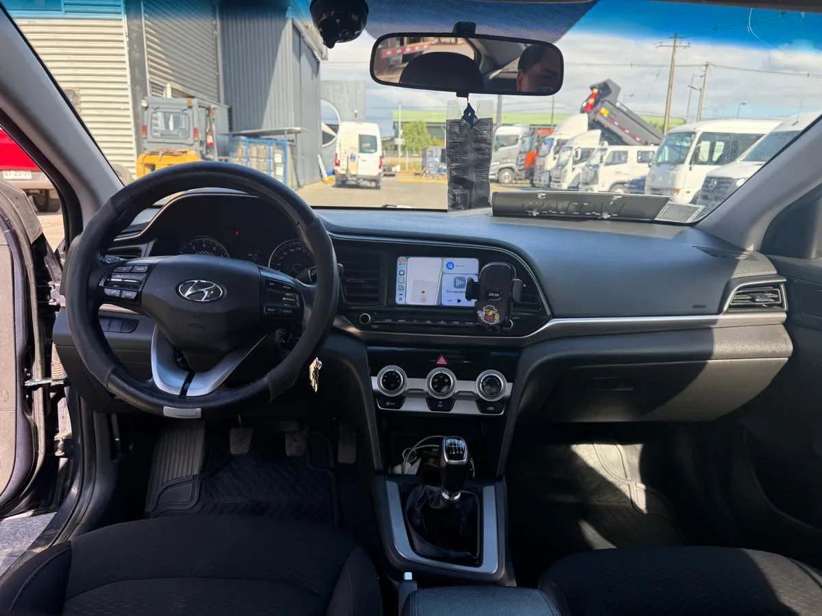 Hyundai Elantra 1.6 Premium Fl Mt año 2020