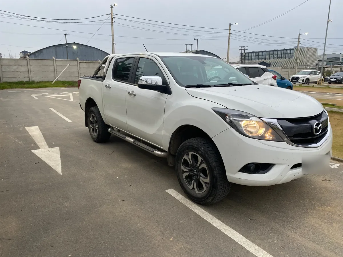 MAZDA BT-50 2.2 Dc Sdx High Mt 4x4 Diesel año 2021