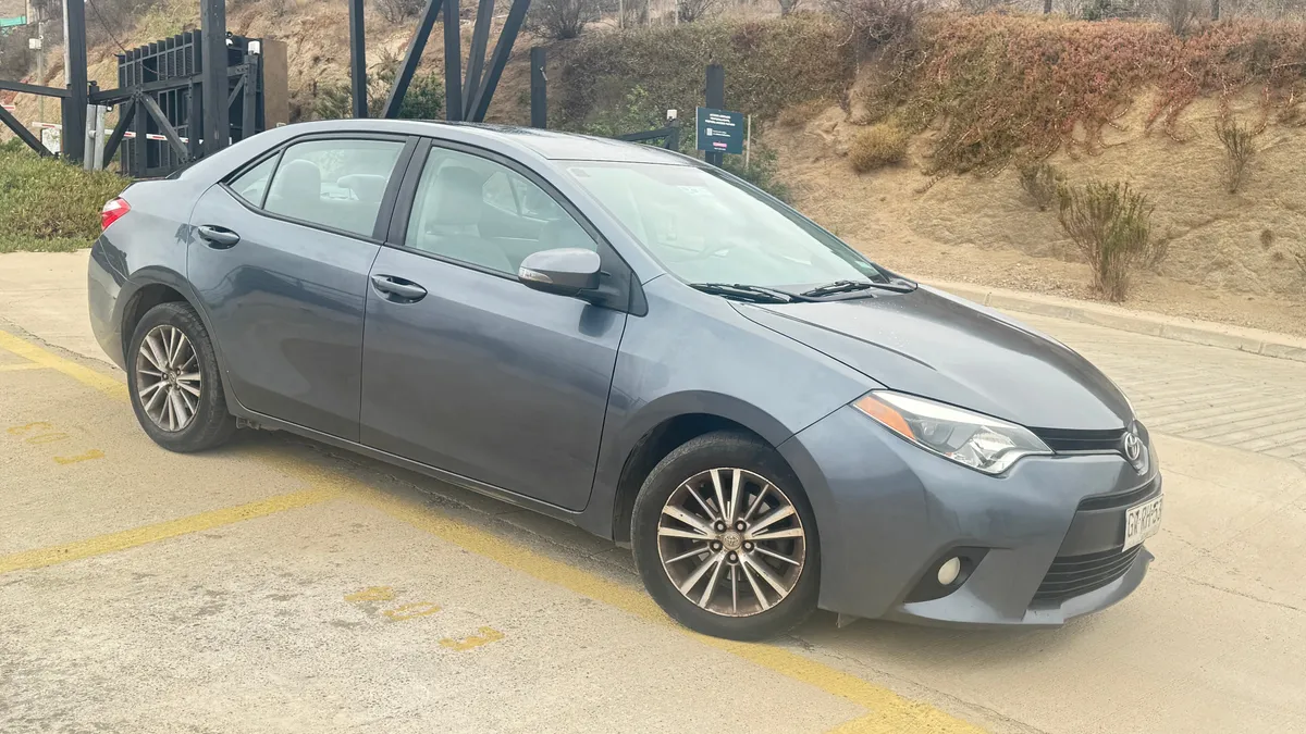 TOYOTA COROLLA 1.8 Sedan Sport Cvt At año 2015