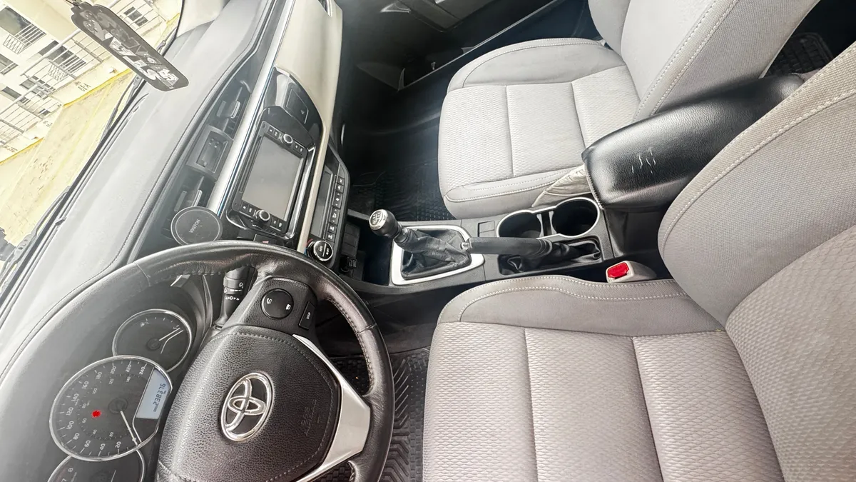 TOYOTA COROLLA 1.8 Sedan Sport Cvt At año 2015