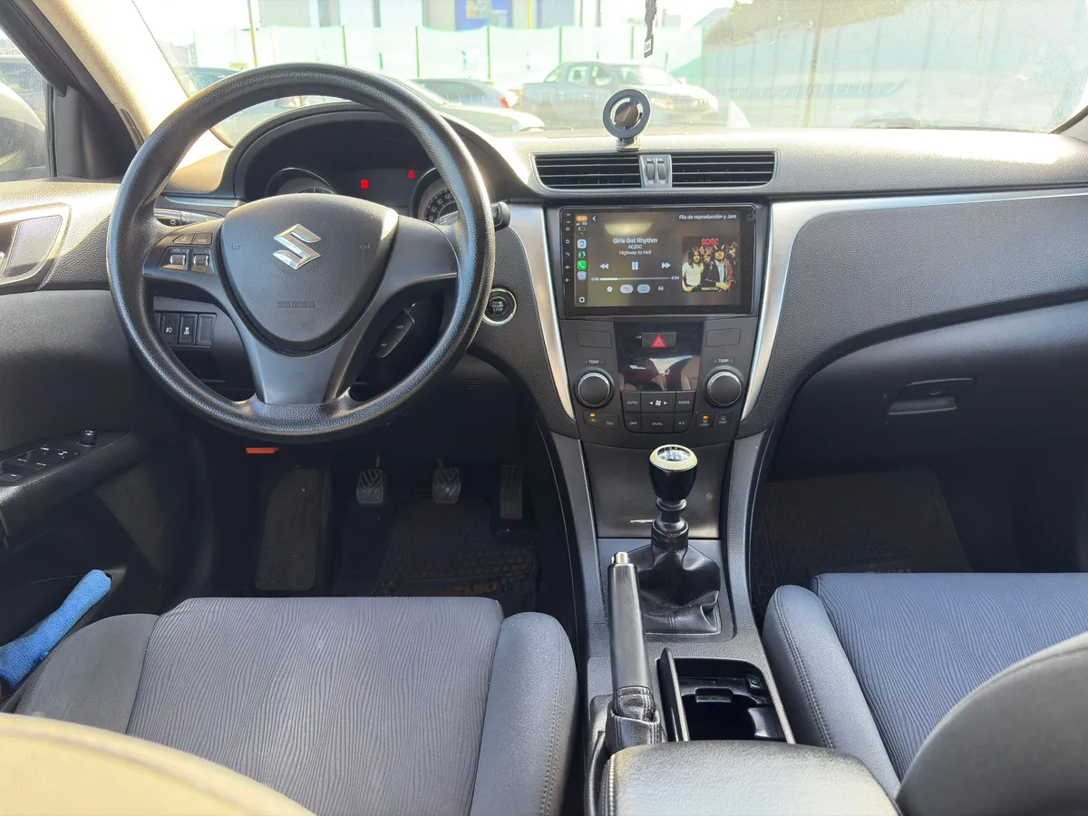 Suzuki Kizashi 2.4 Sedan Glx Mt año 2011