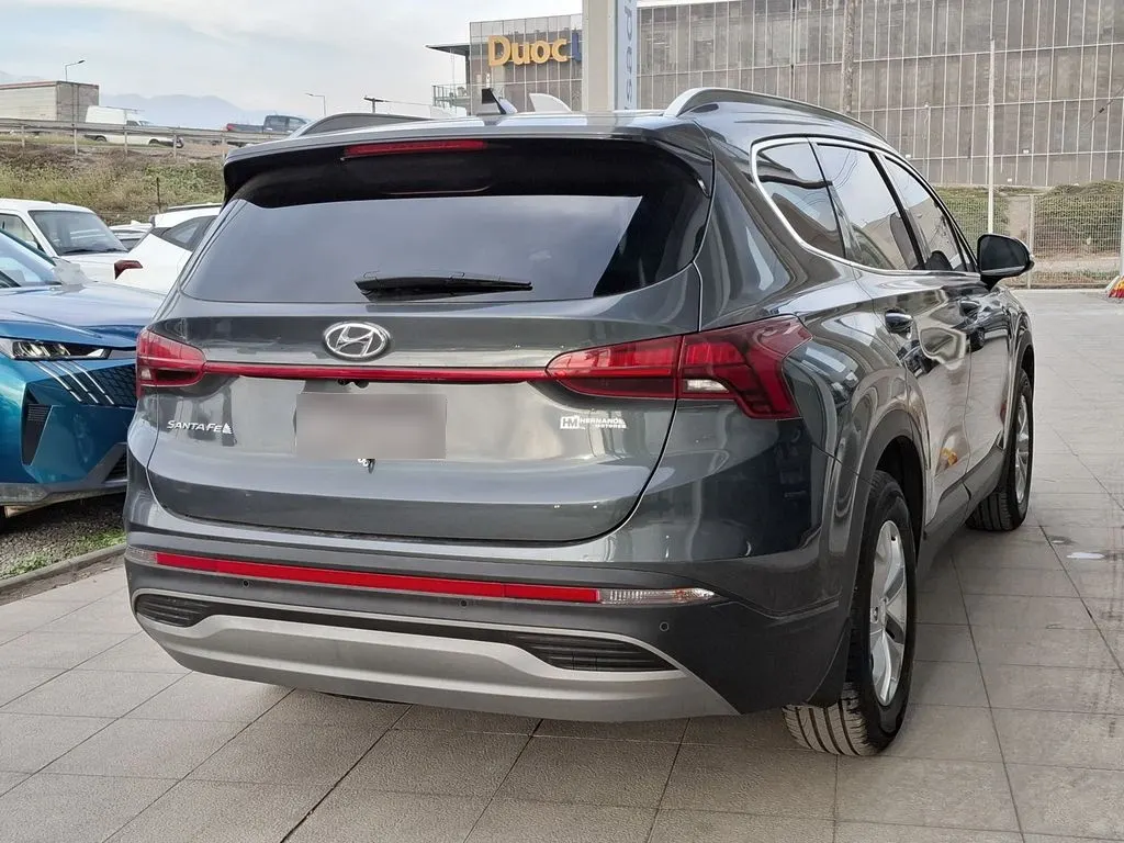 Hyundai Santa Fe 2.5 At año 2023