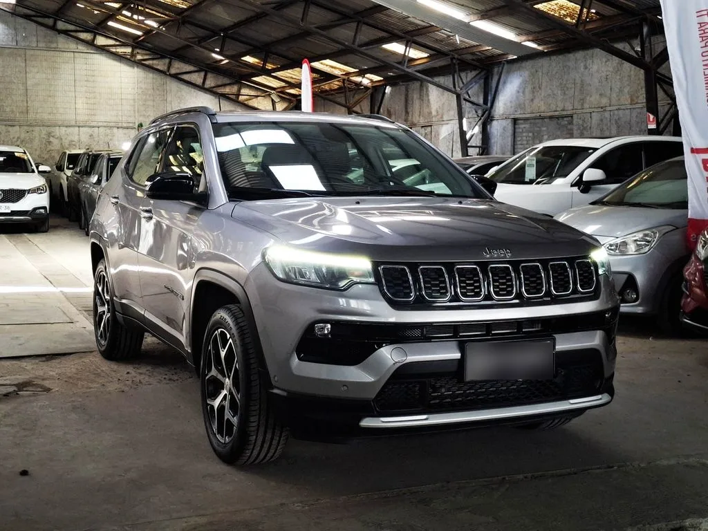Jeep Compass Longitud año 2025