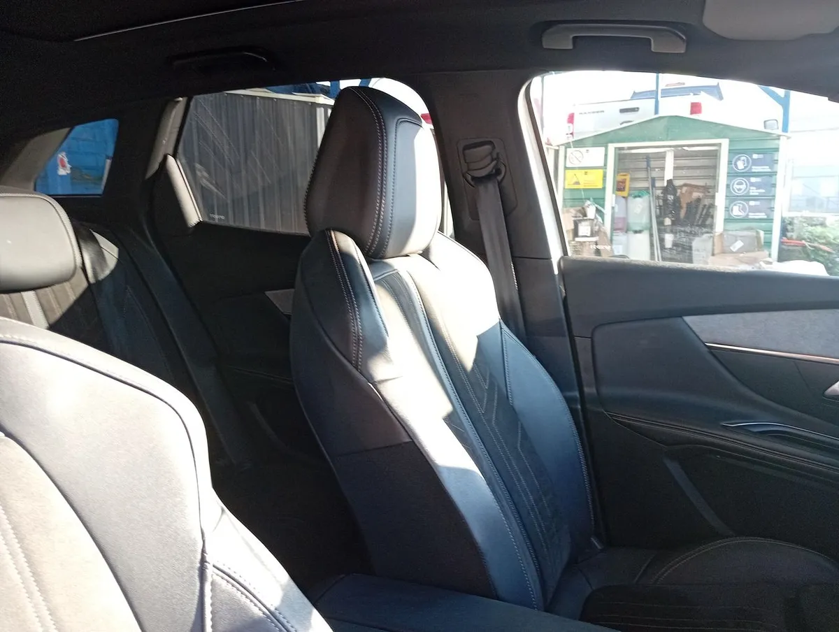 Peugeot 3008 1.5 Gt Black Pack Bluehdi Diesel 130 4x2 Eat8 5p año 2023
