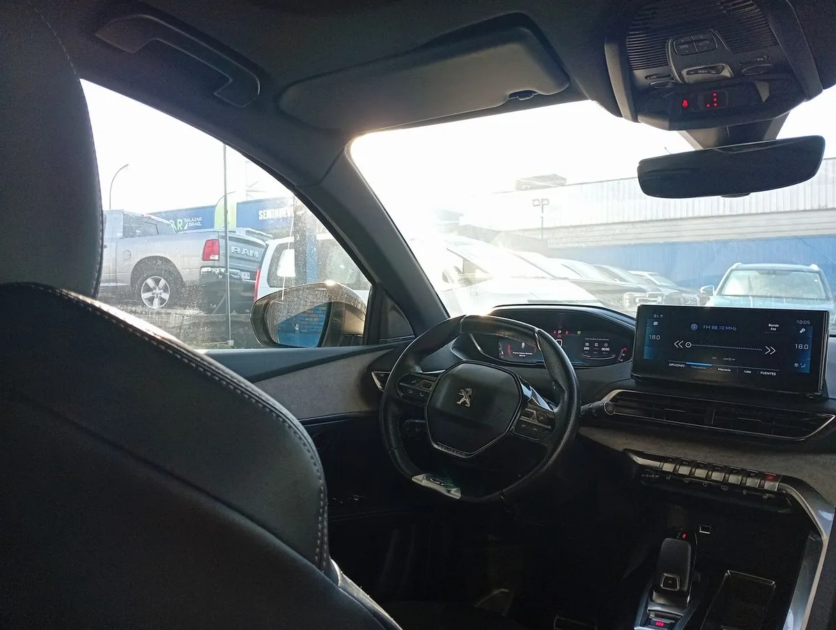 Peugeot 3008 1.5 Gt Black Pack Bluehdi Diesel 130 4x2 Eat8 5p año 2023