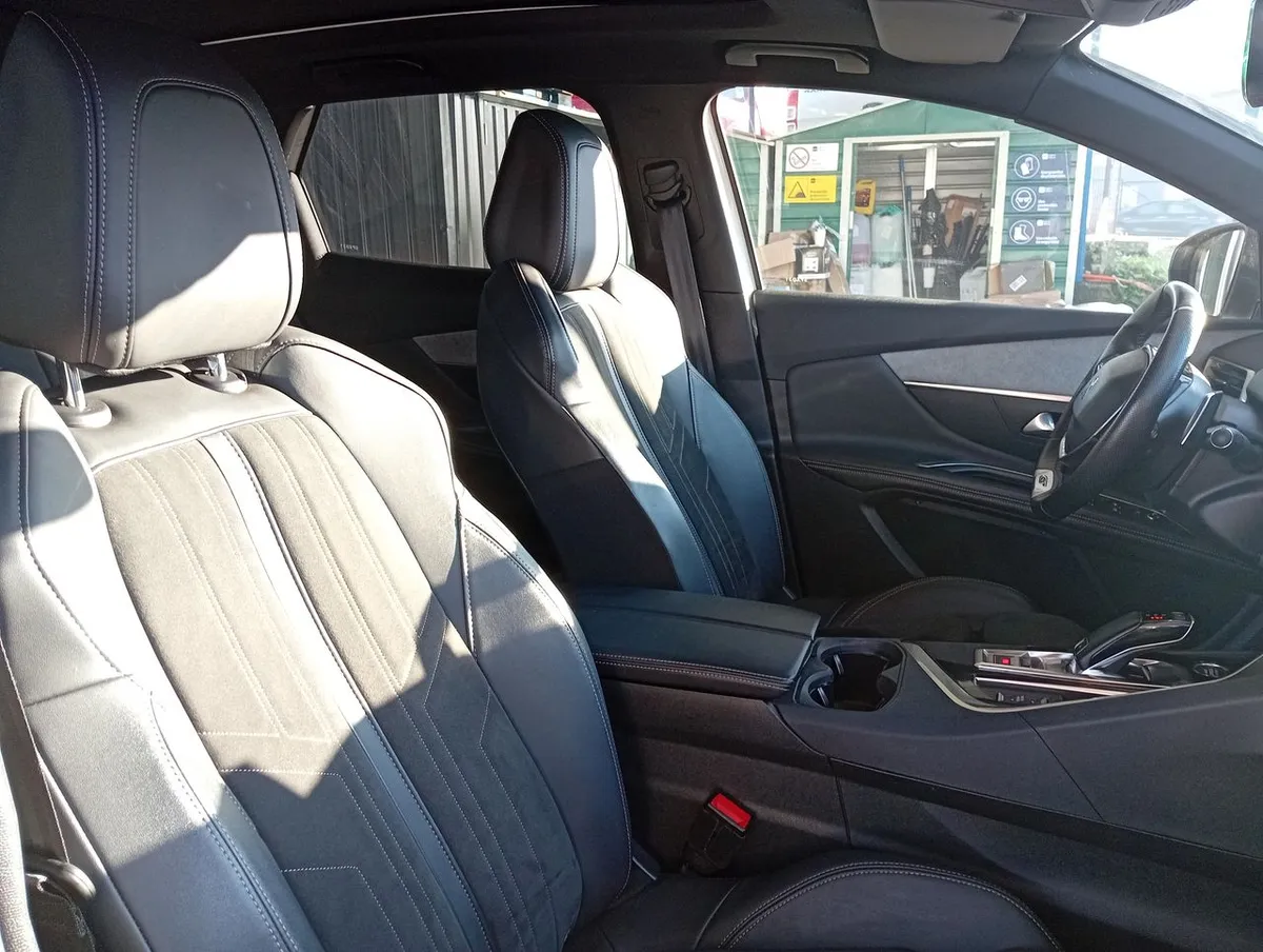 Peugeot 3008 1.5 Gt Black Pack Bluehdi Diesel 130 4x2 Eat8 5p año 2023