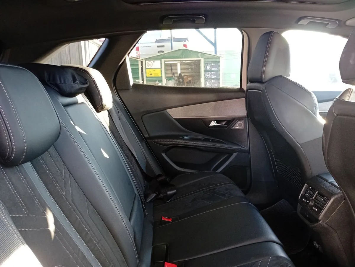 Peugeot 3008 1.5 Gt Black Pack Bluehdi Diesel 130 4x2 Eat8 5p año 2023