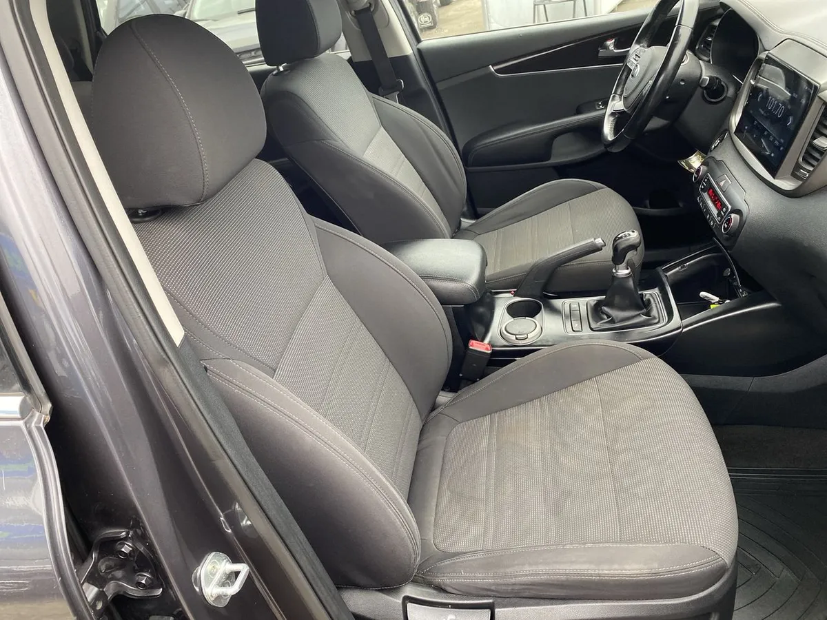 Kia Sorento 2.4 Ex 2wd Mt 5p año 2019