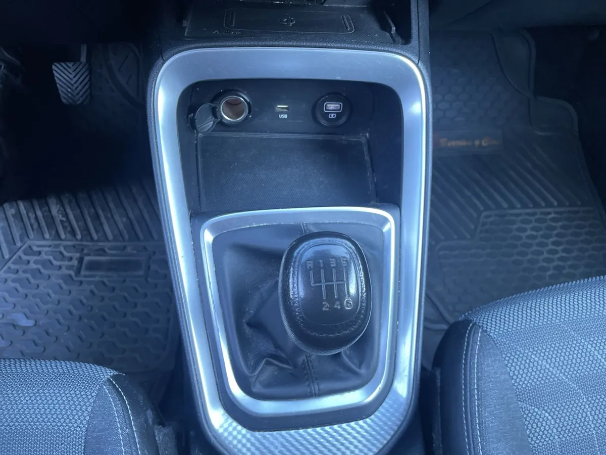 Kia Sonet 1.5 Ex 4x2 6mt 5p año 2021