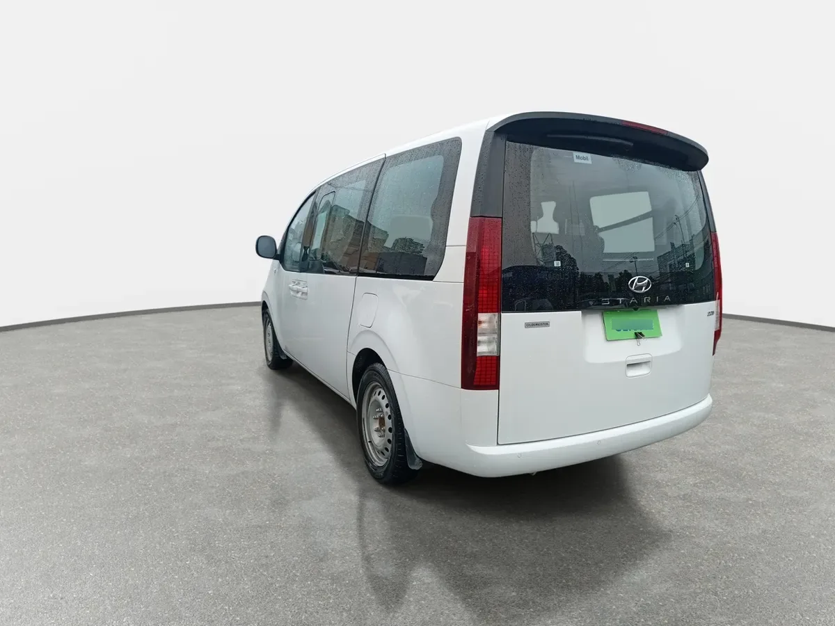 Hyundai Staria 2.2 Us4 Mb Crdi Diesel 2wd 9p At 5p año 2023