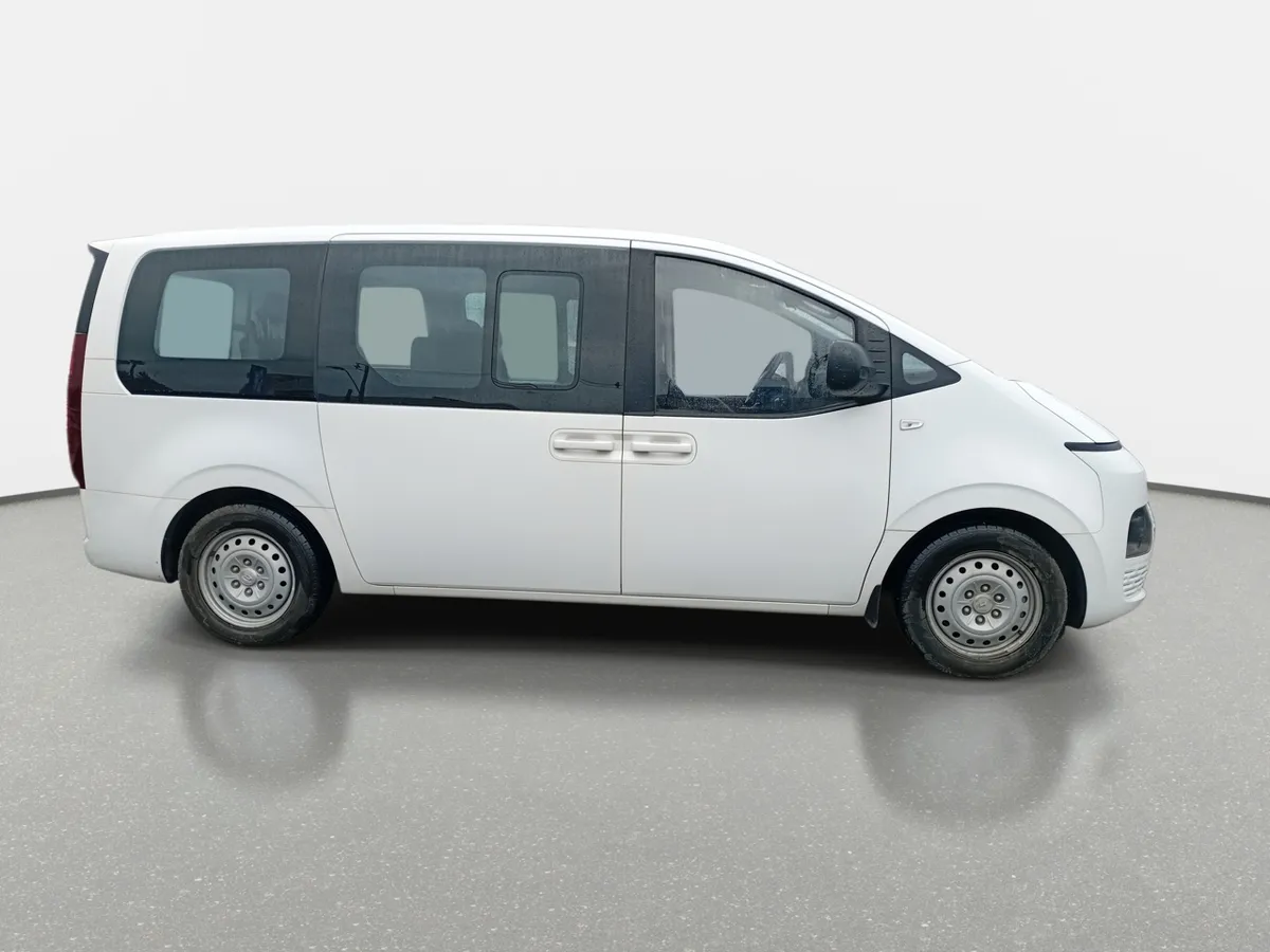 Hyundai Staria 2.2 Us4 Mb Crdi Diesel 2wd 9p At 5p año 2023
