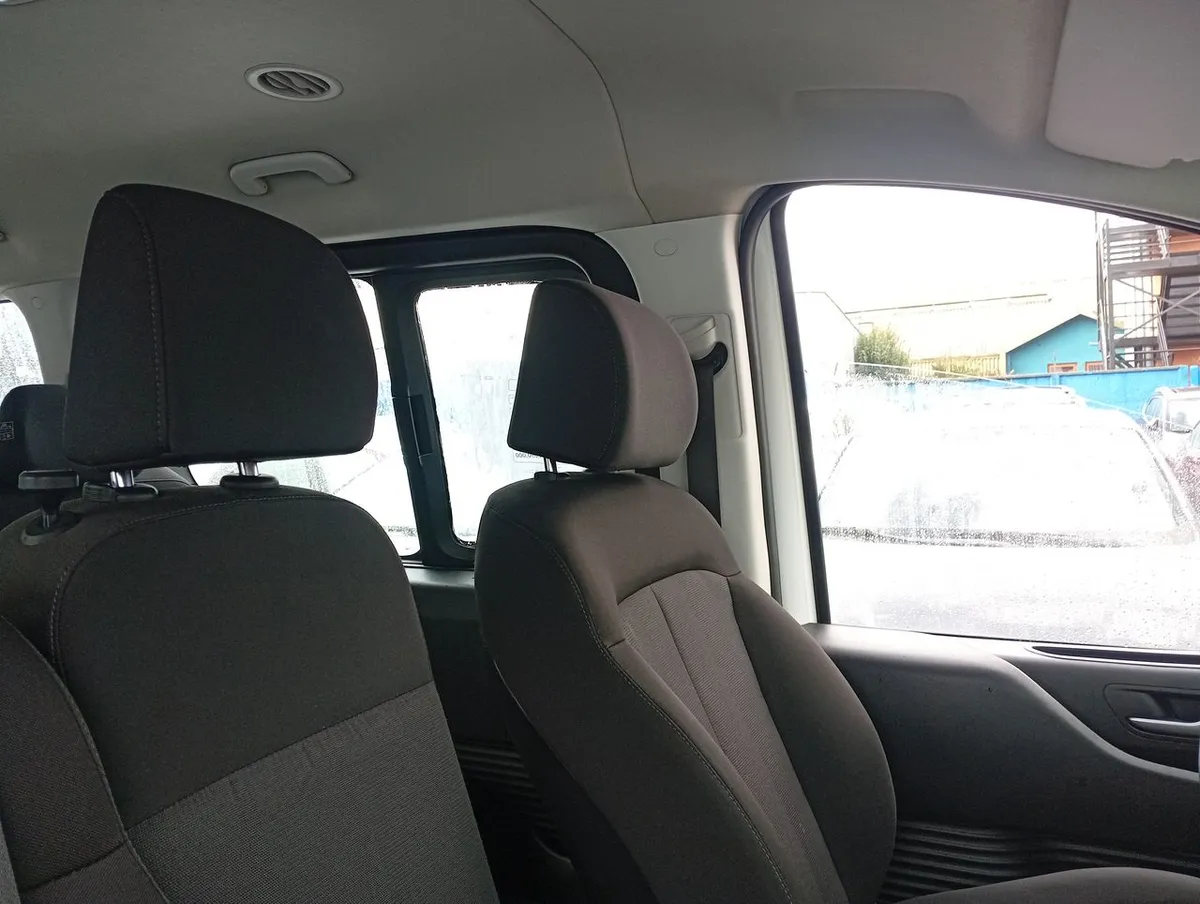 Hyundai Staria 2.2 Us4 Mb Crdi Diesel 2wd 9p At 5p año 2023