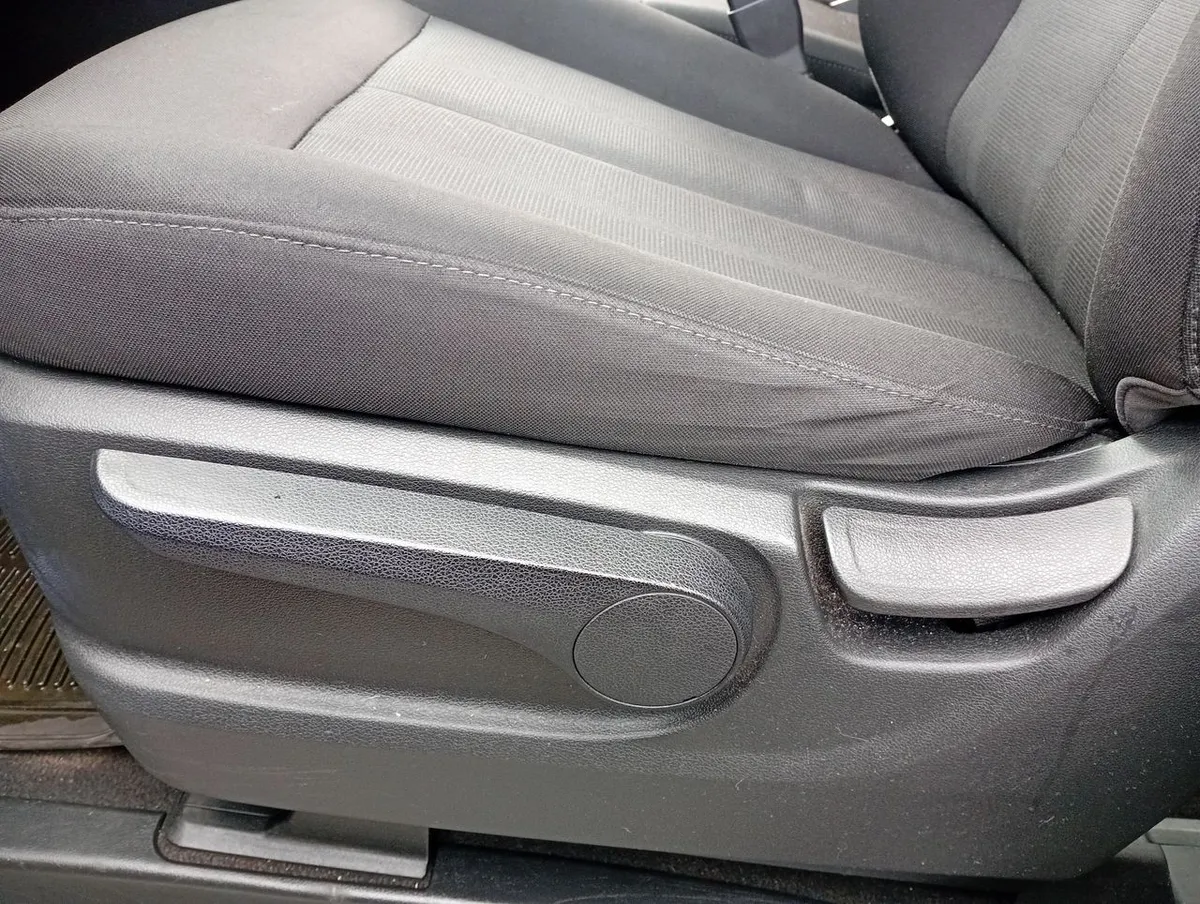 Hyundai Staria 2.2 Us4 Mb Crdi Diesel 2wd 9p At 5p año 2023