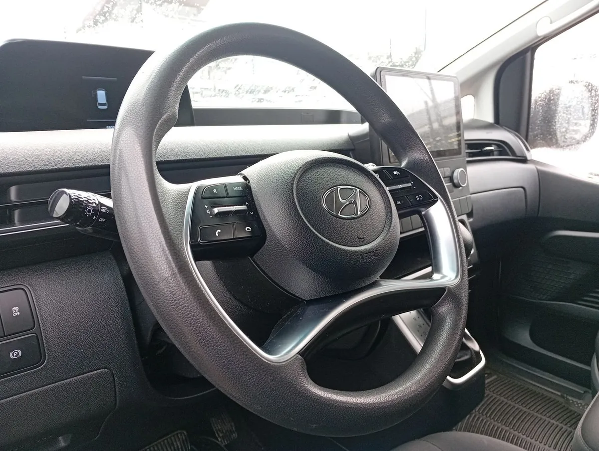Hyundai Staria 2.2 Us4 Mb Crdi Diesel 2wd 9p At 5p año 2023