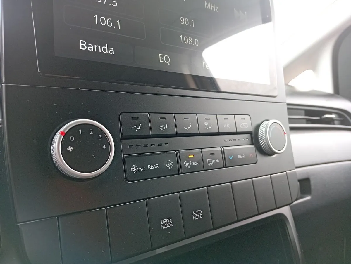 Hyundai Staria 2.2 Us4 Mb Crdi Diesel 2wd 9p At 5p año 2023