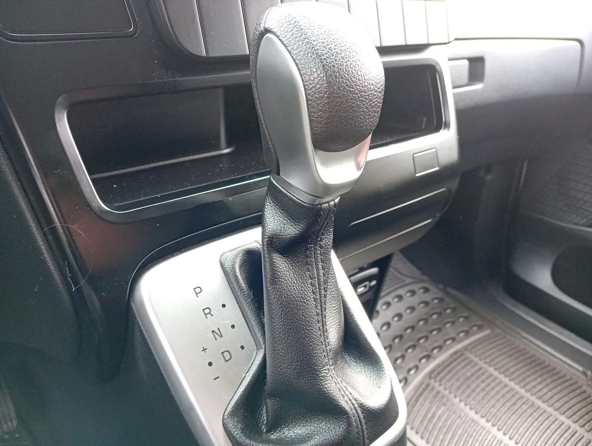 Hyundai Staria 2.2 Us4 Mb Crdi Diesel 2wd 9p At 5p año 2023