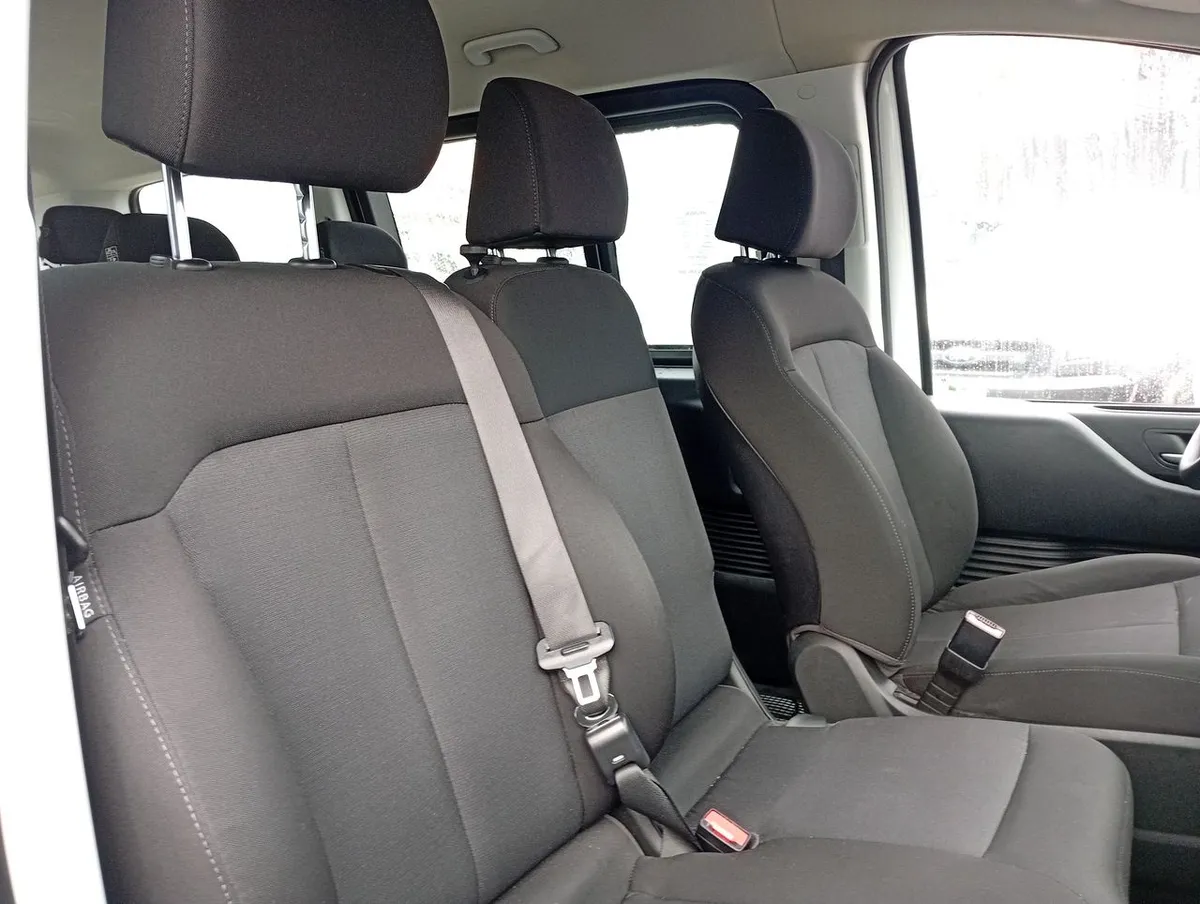 Hyundai Staria 2.2 Us4 Mb Crdi Diesel 2wd 9p At 5p año 2023
