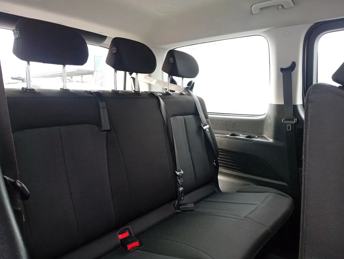 Hyundai Staria 2.2 Us4 Mb Crdi Diesel 2wd 9p At 5p año 2023