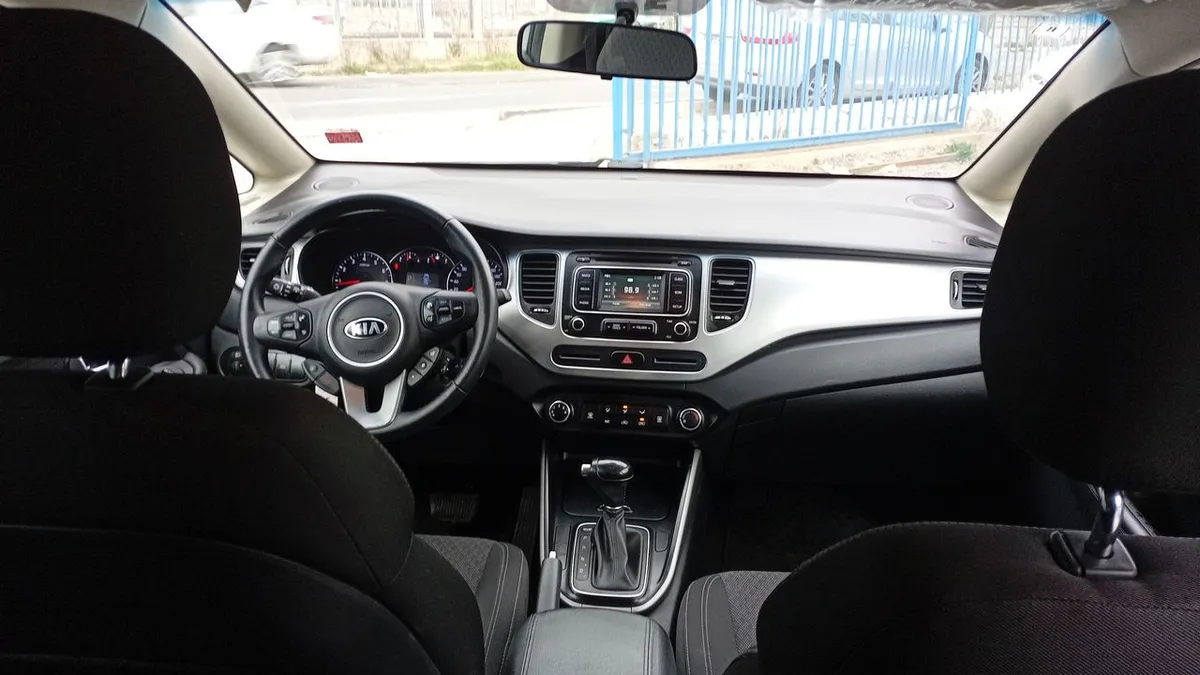 Kia Carens 2.0 Ex Full 4x2 6at 5p año 2018