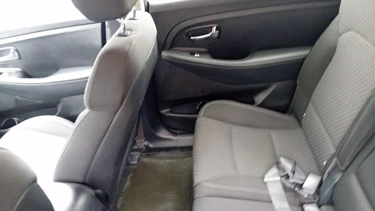 Kia Carens 2.0 Ex Full 4x2 6at 5p año 2018