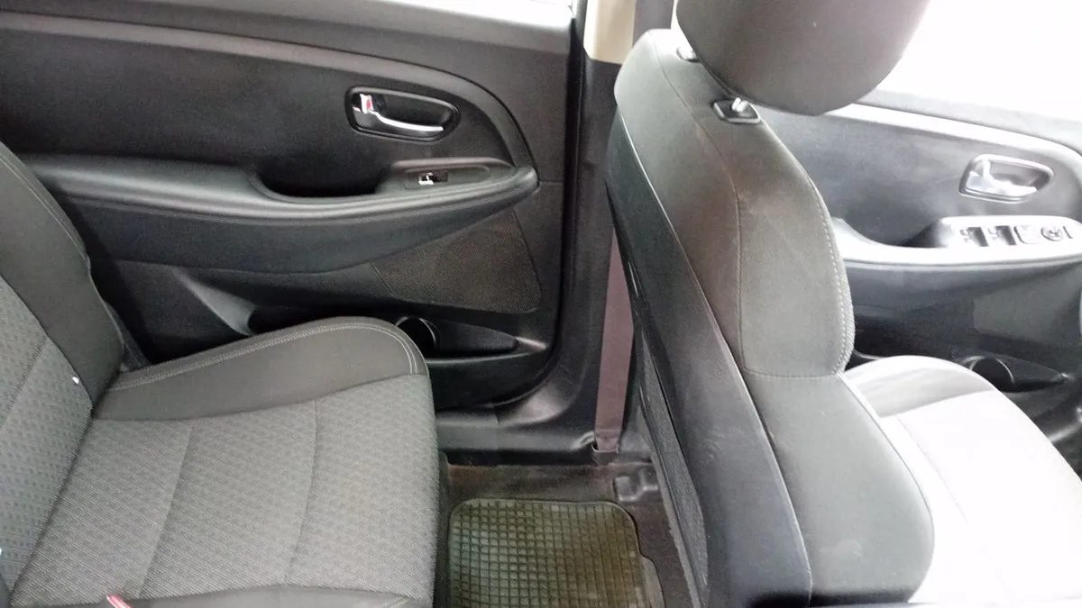Kia Carens 2.0 Ex Full 4x2 6at 5p año 2018