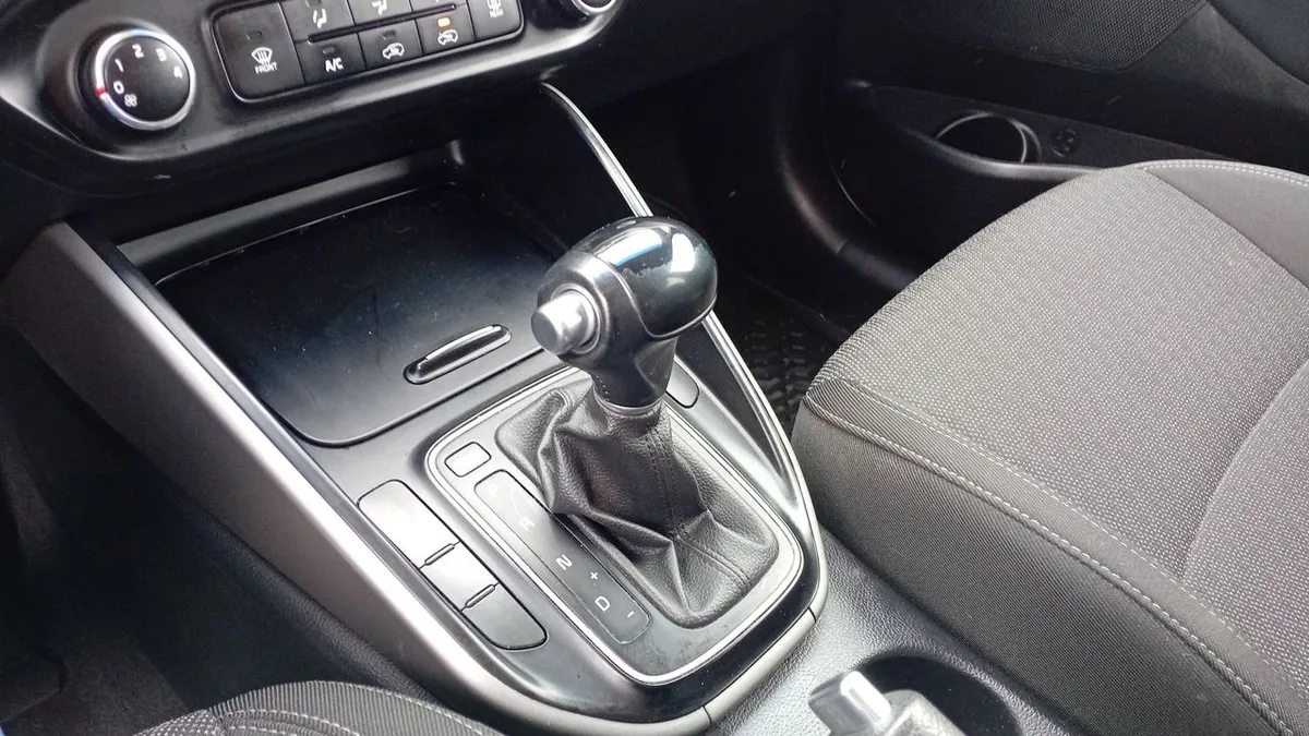 Kia Carens 2.0 Ex Full 4x2 6at 5p año 2018