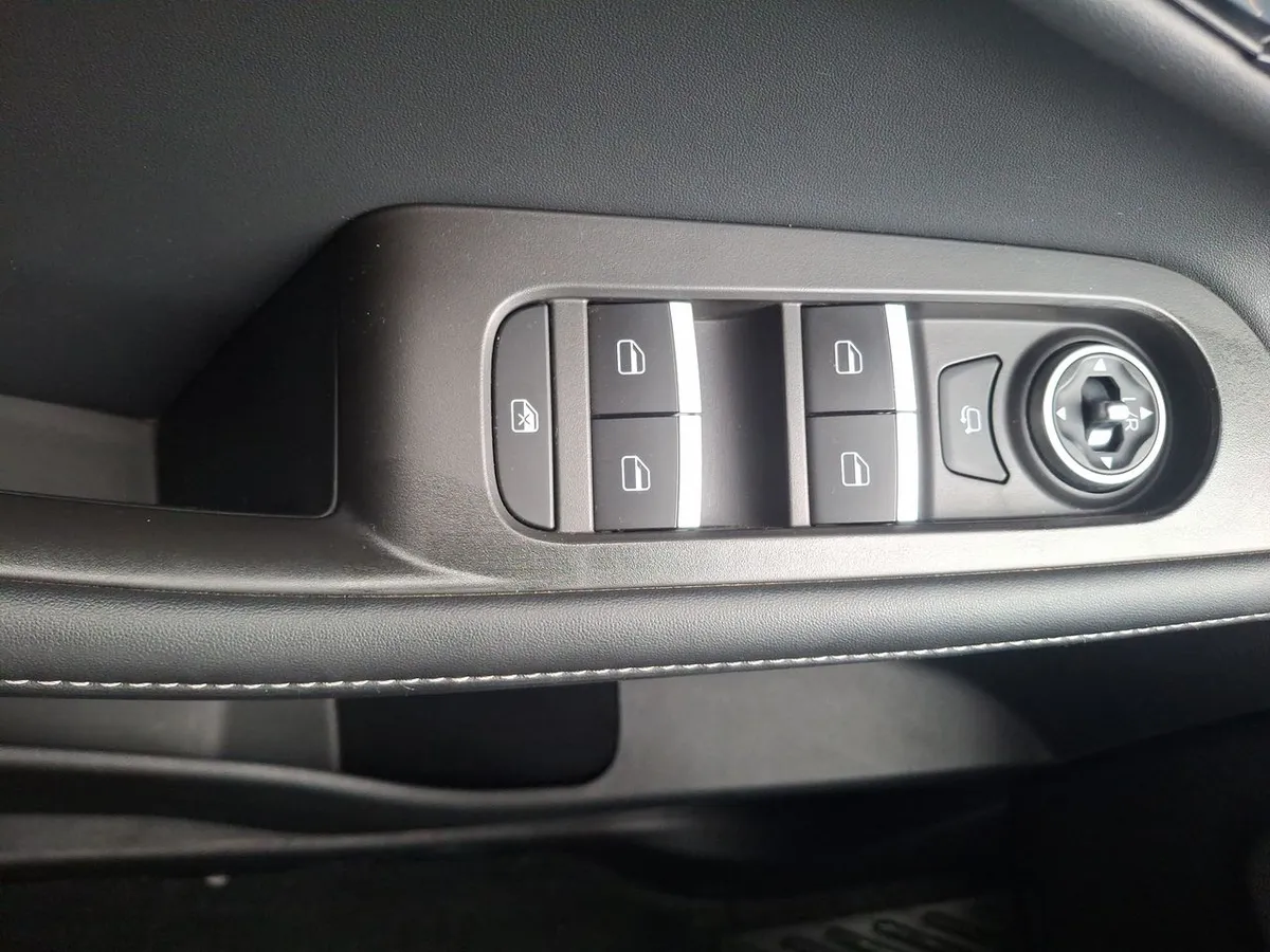 Jaecoo Jaecoo5 1.5t Summit Fwd Cvt9 At 5p año 2026